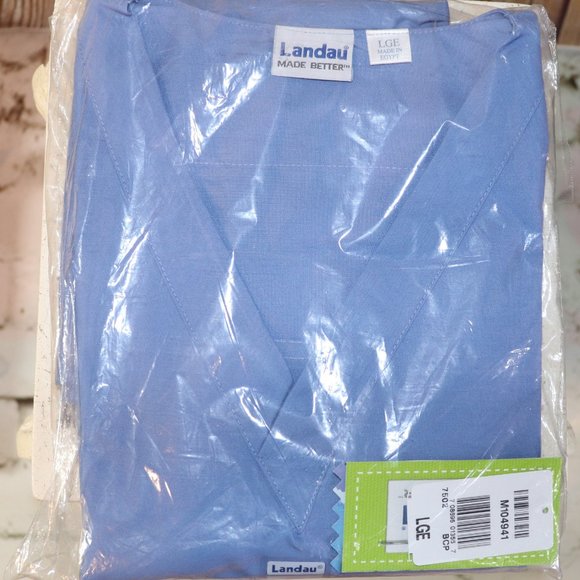 Landau Essentials V-Neck Top Unisex NWT Large - Picture 5 of 5